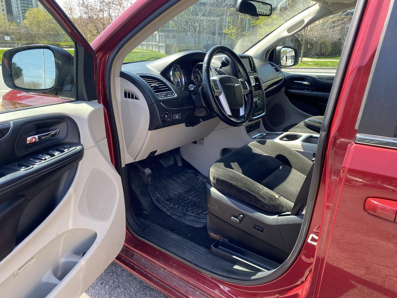 2015 Chrysler Town & Country 7 Passenger/Touring/Power Doors/DVD/Bckup Camera Photo