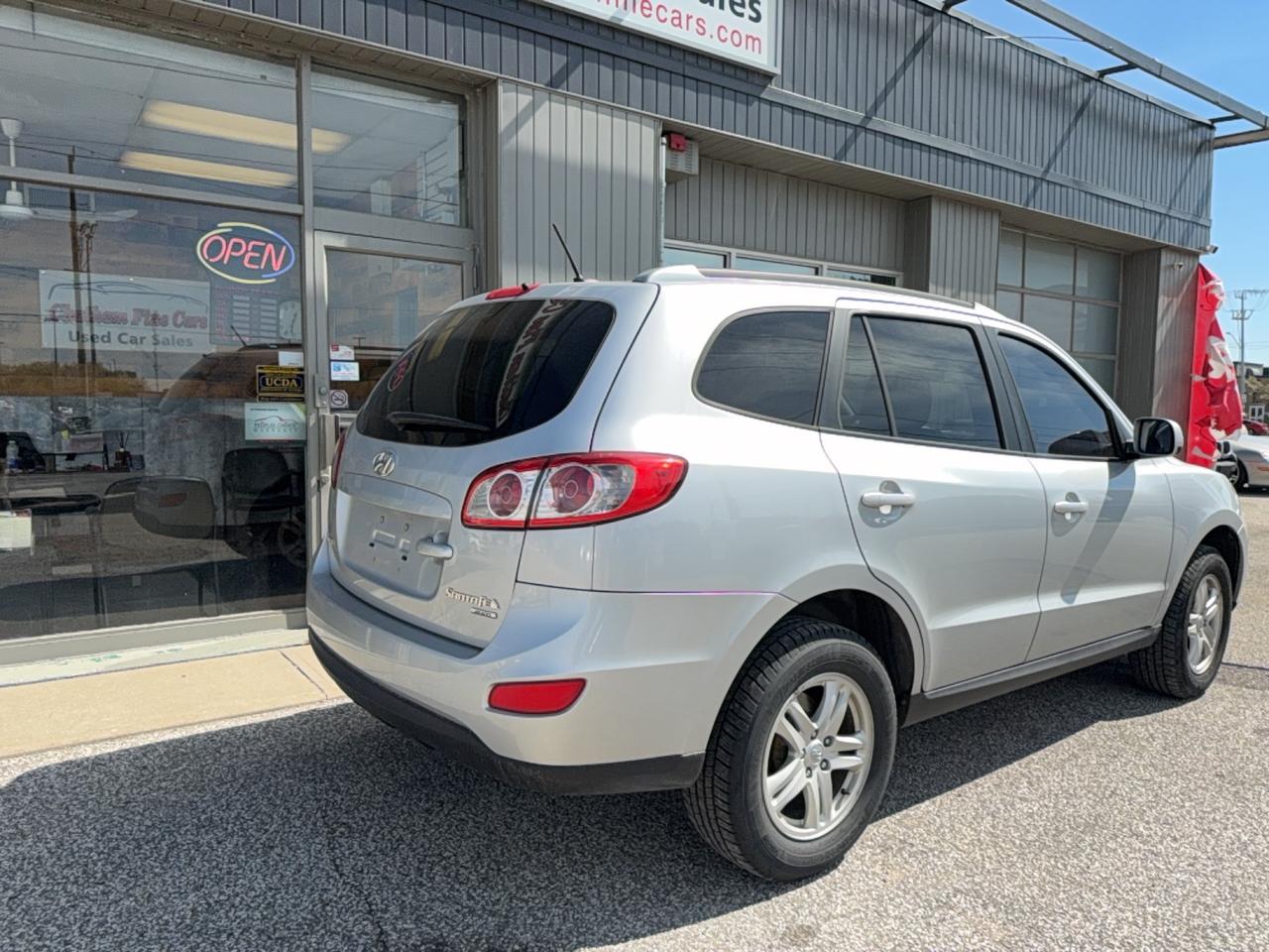 2010 Hyundai Santa Fe GL Photo