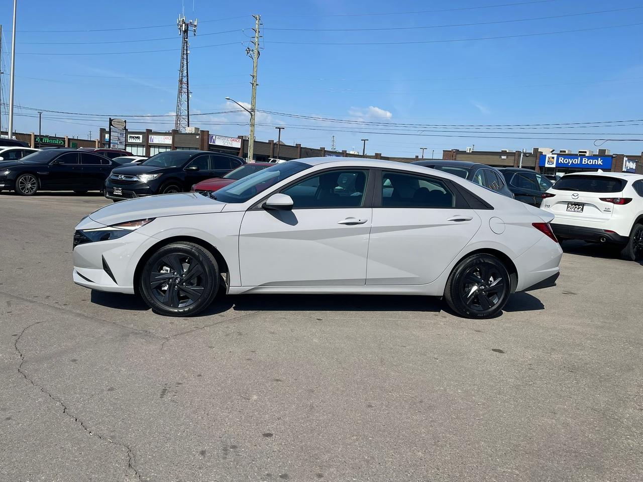 2023 Hyundai Elantra Preferred LOW KM NO ACCIDENT SAFETY CERTIFED CAMER Photo
