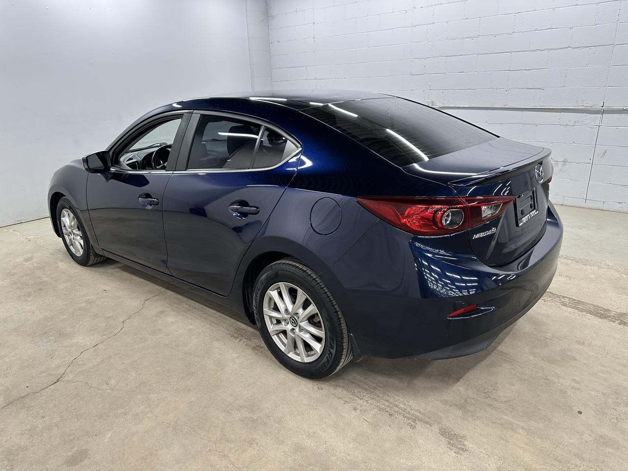 2015 Mazda MAZDA3 GS Photo2