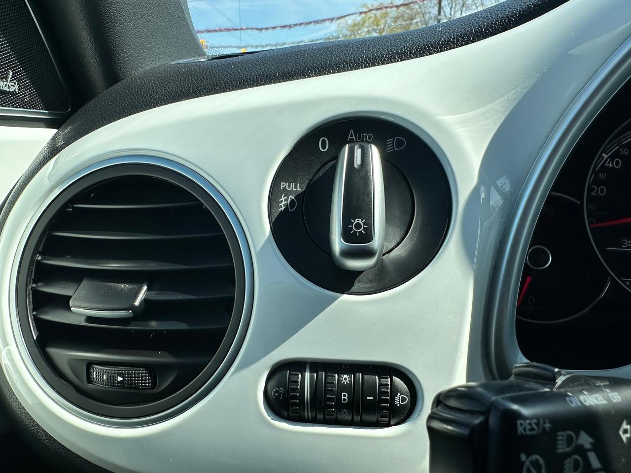 2017 Volkswagen Beetle Classic Convertible FM/XM Bluetooth BackupCam A/C Photo