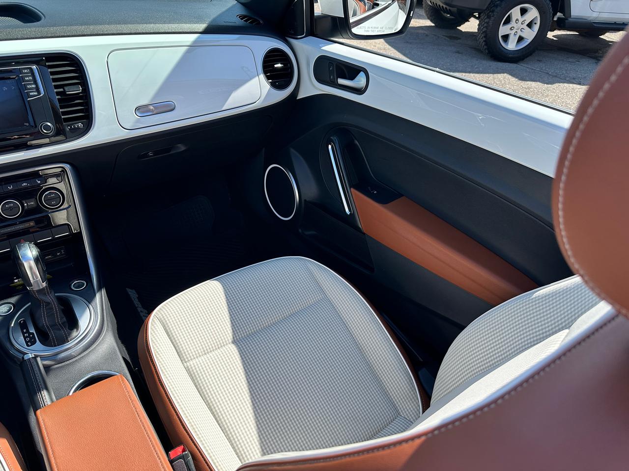 2017 Volkswagen Beetle Classic Convertible FM/XM Bluetooth BackupCam A/C Photo
