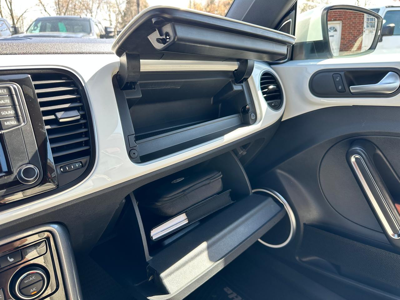 2017 Volkswagen Beetle Classic Convertible FM/XM Bluetooth BackupCam A/C Photo