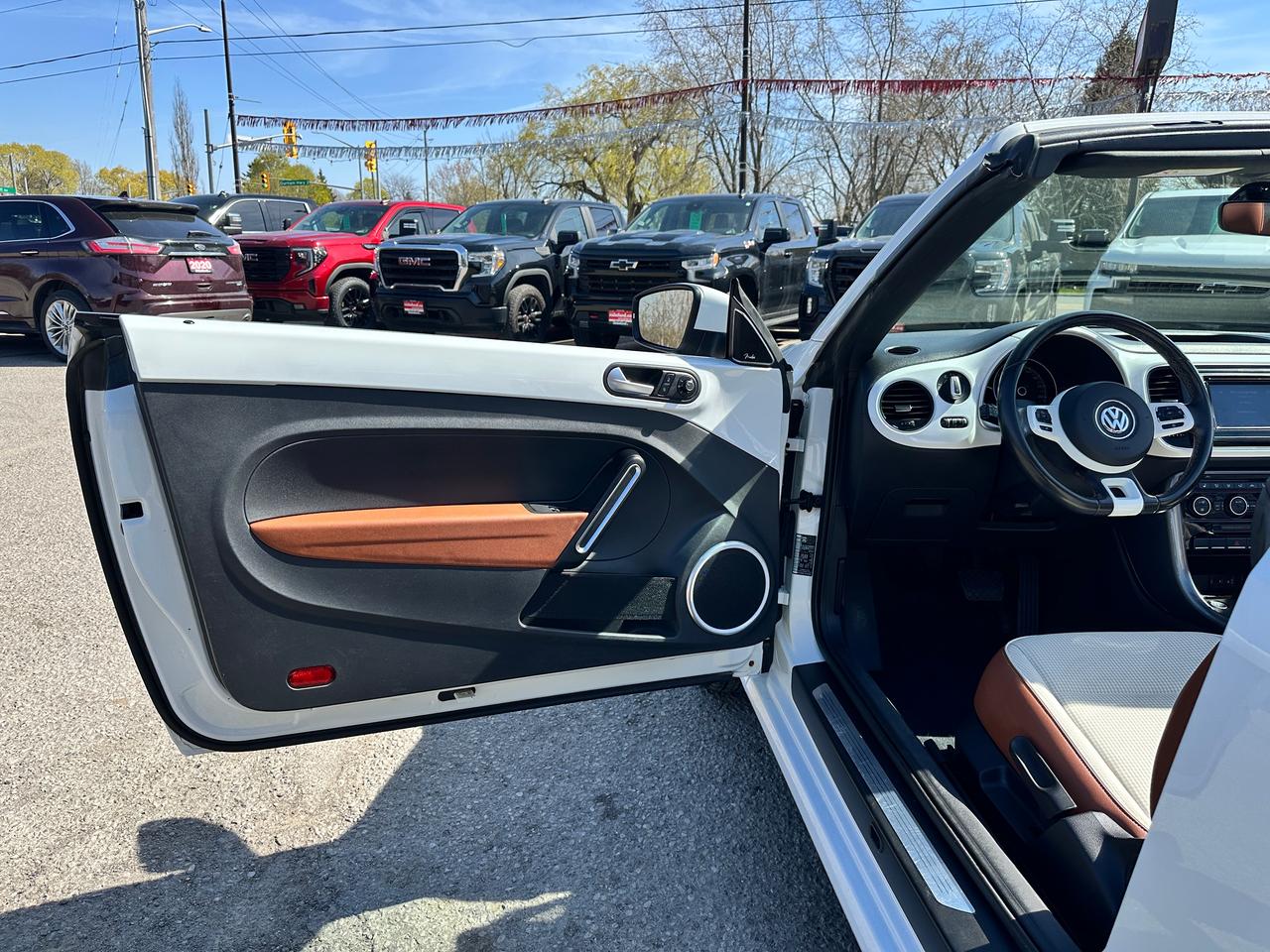 2017 Volkswagen Beetle Classic Convertible FM/XM Bluetooth BackupCam A/C Photo
