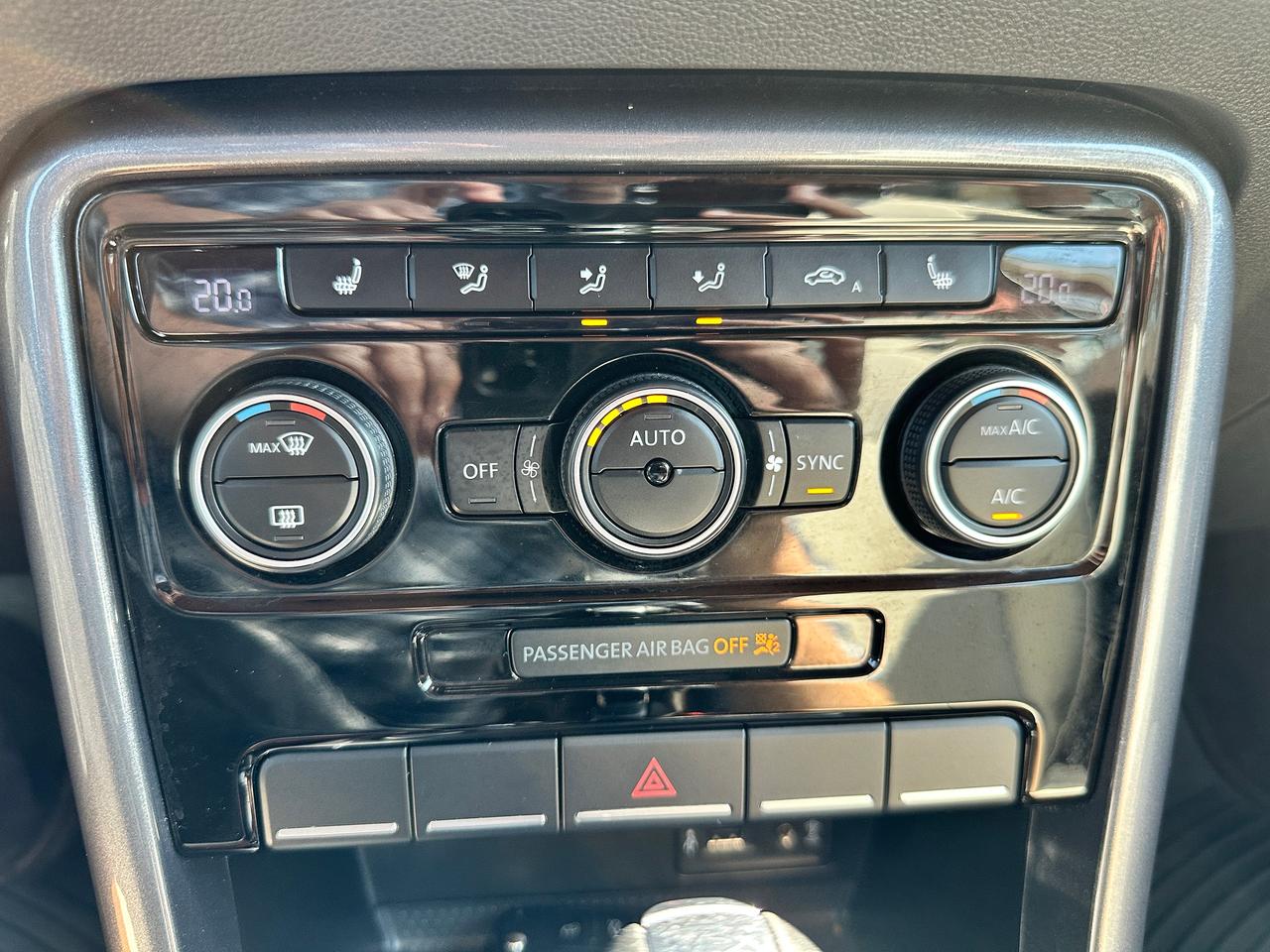 2017 Volkswagen Beetle Classic Convertible FM/XM Bluetooth BackupCam A/C Photo