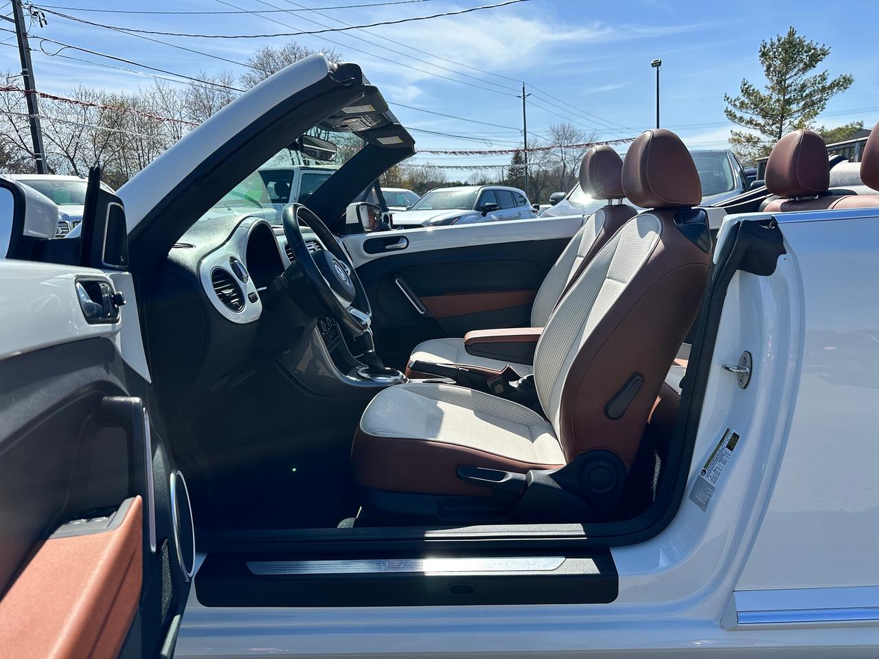 2017 Volkswagen Beetle Classic Convertible FM/XM Bluetooth BackupCam A/C Photo