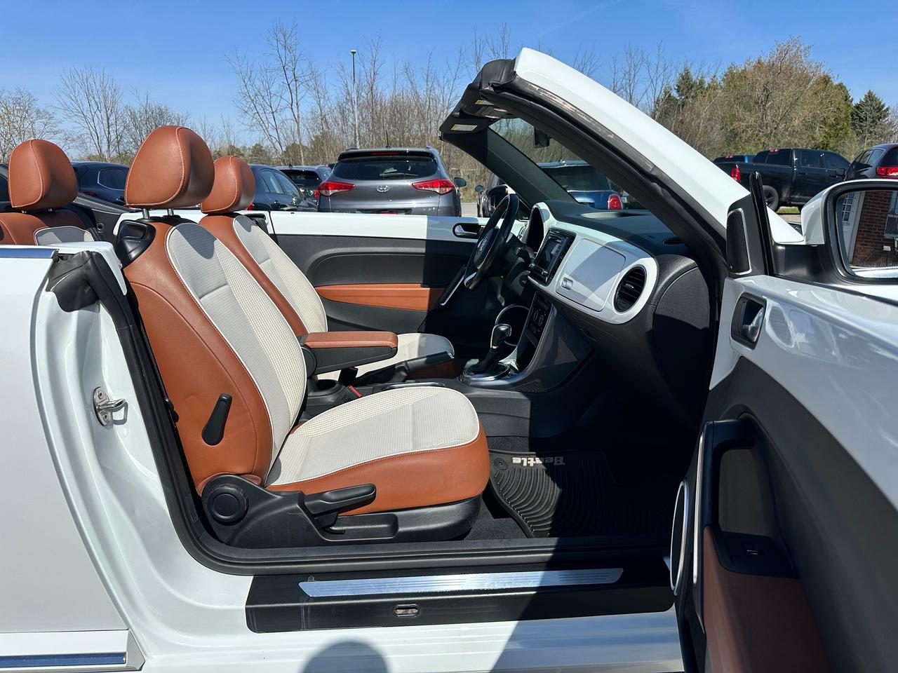 2017 Volkswagen Beetle Classic Convertible FM/XM Bluetooth BackupCam A/C Photo