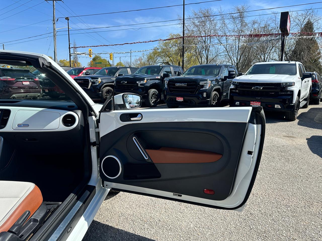 2017 Volkswagen Beetle Classic Convertible FM/XM Bluetooth BackupCam A/C Photo
