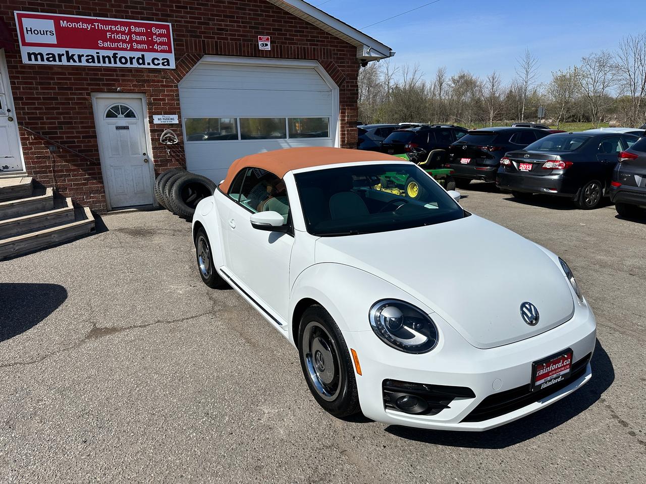 2017 Volkswagen Beetle Classic Convertible FM/XM Bluetooth BackupCam A/C Photo