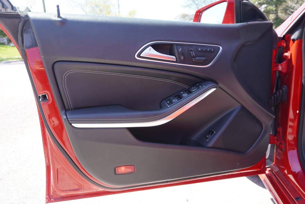 2015 Mercedes-Benz CLA-Class 1 OWNER /NO ACCIDENTS /AMG /4MATIC / LOADED LOCAL Photo