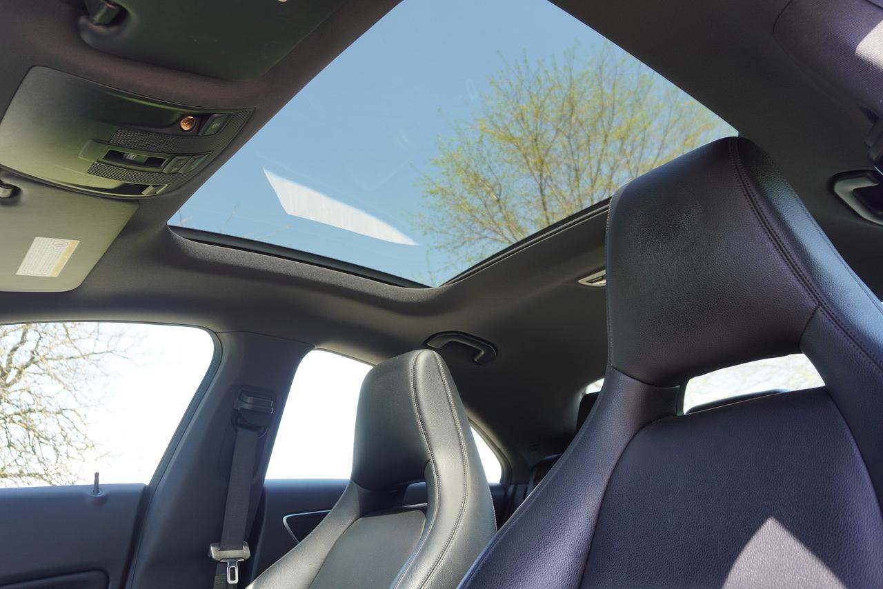 2015 Mercedes-Benz CLA-Class 1 OWNER /NO ACCIDENTS /AMG /4MATIC / LOADED LOCAL Photo