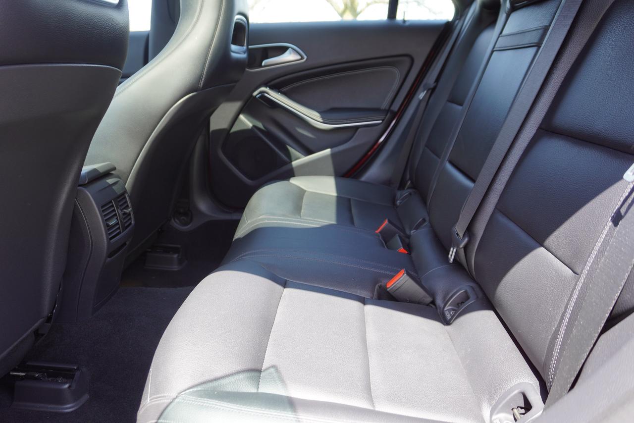 2015 Mercedes-Benz CLA-Class 1 OWNER /NO ACCIDENTS /AMG /4MATIC / LOADED LOCAL Photo