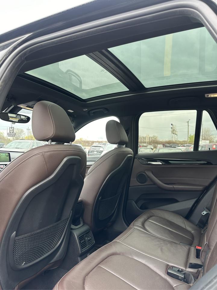 2018 BMW X1 xDrive28i - Photo #10