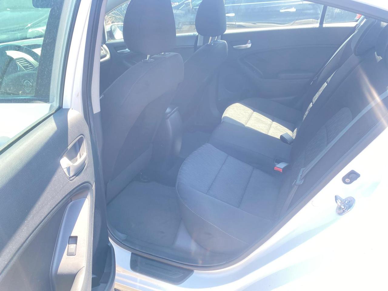 2015 Kia Forte LX, COMES CERTIFIED WITH 3 YRS WARRANTY INCLUDED Photo