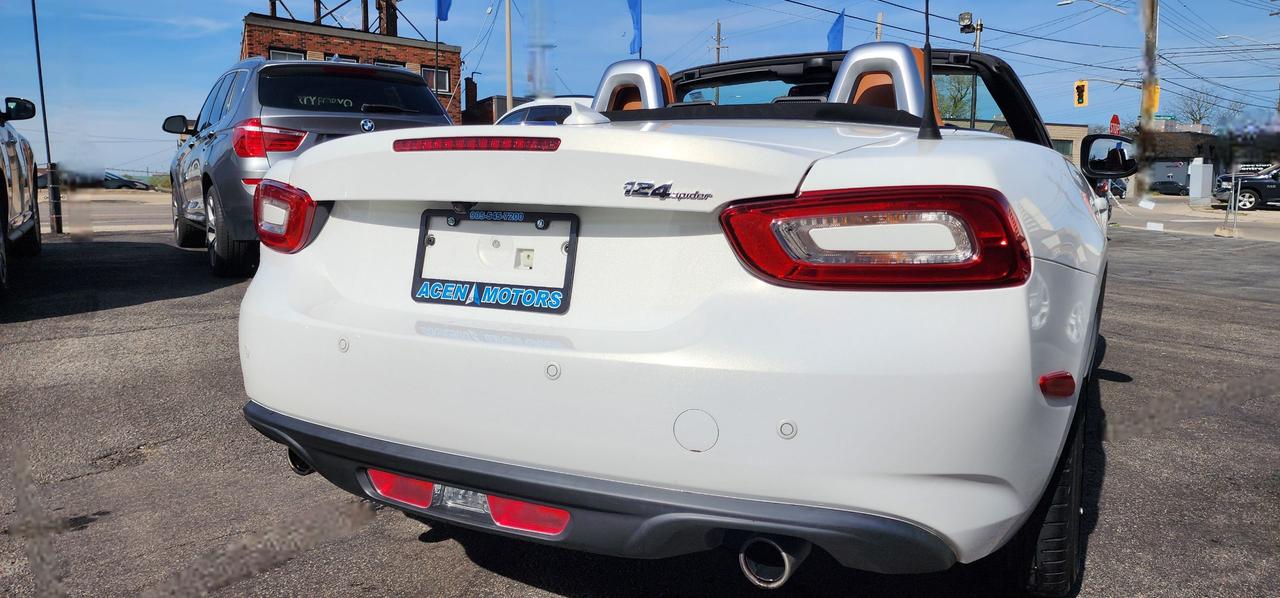 2017 Fiat 124 Spider Lusso Photo4