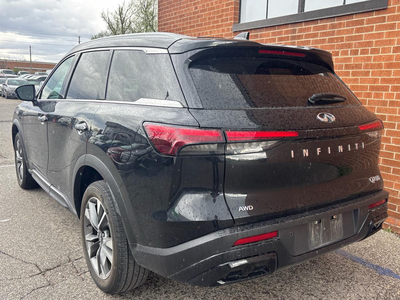 2023 Infiniti QX60 LUXE AWD Photo3