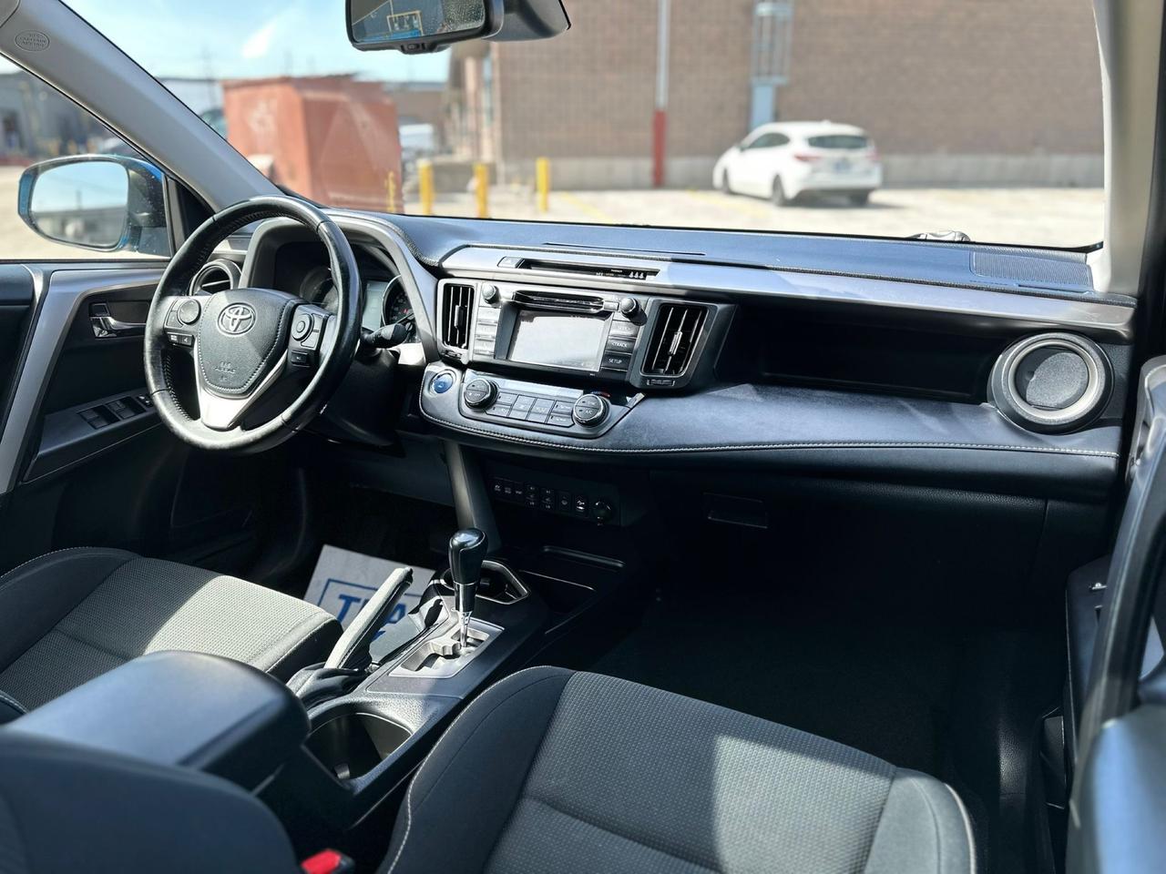 2017 Toyota RAV4  AWD Hybrid XLE Photo