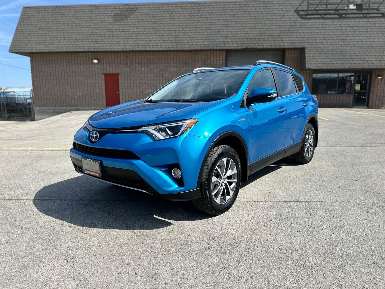 Used 2017 Toyota RAV4  AWD Hybrid XLE for sale in Mississauga, ON