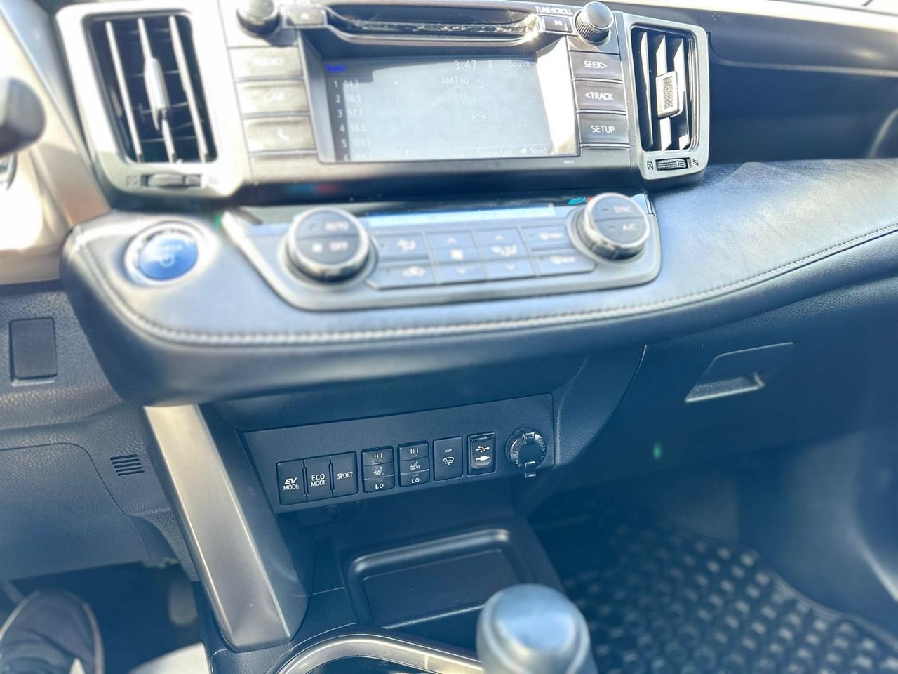 2017 Toyota RAV4  AWD Hybrid XLE Photo