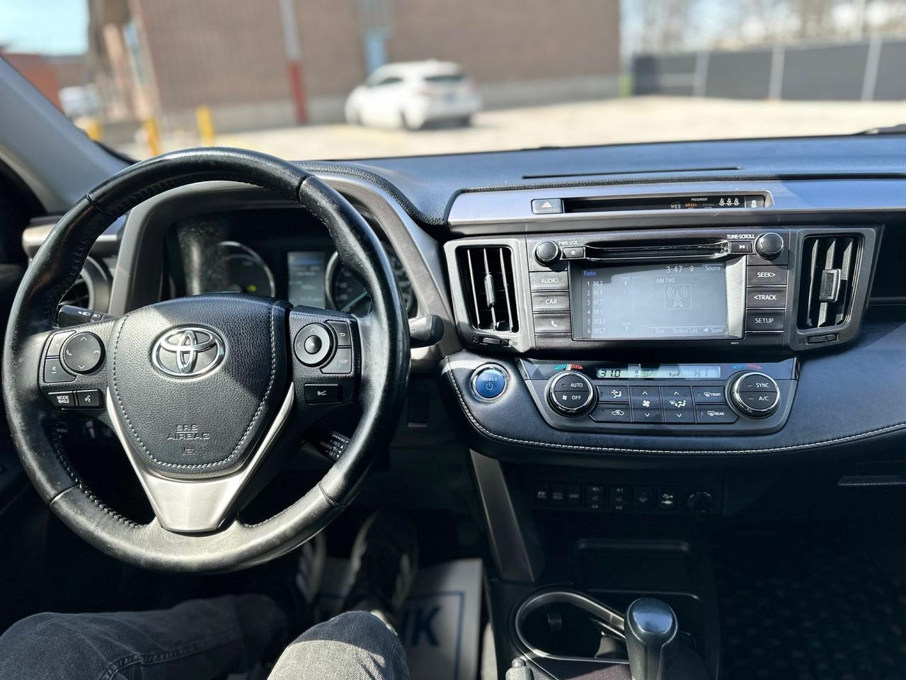2017 Toyota RAV4  AWD Hybrid XLE Photo