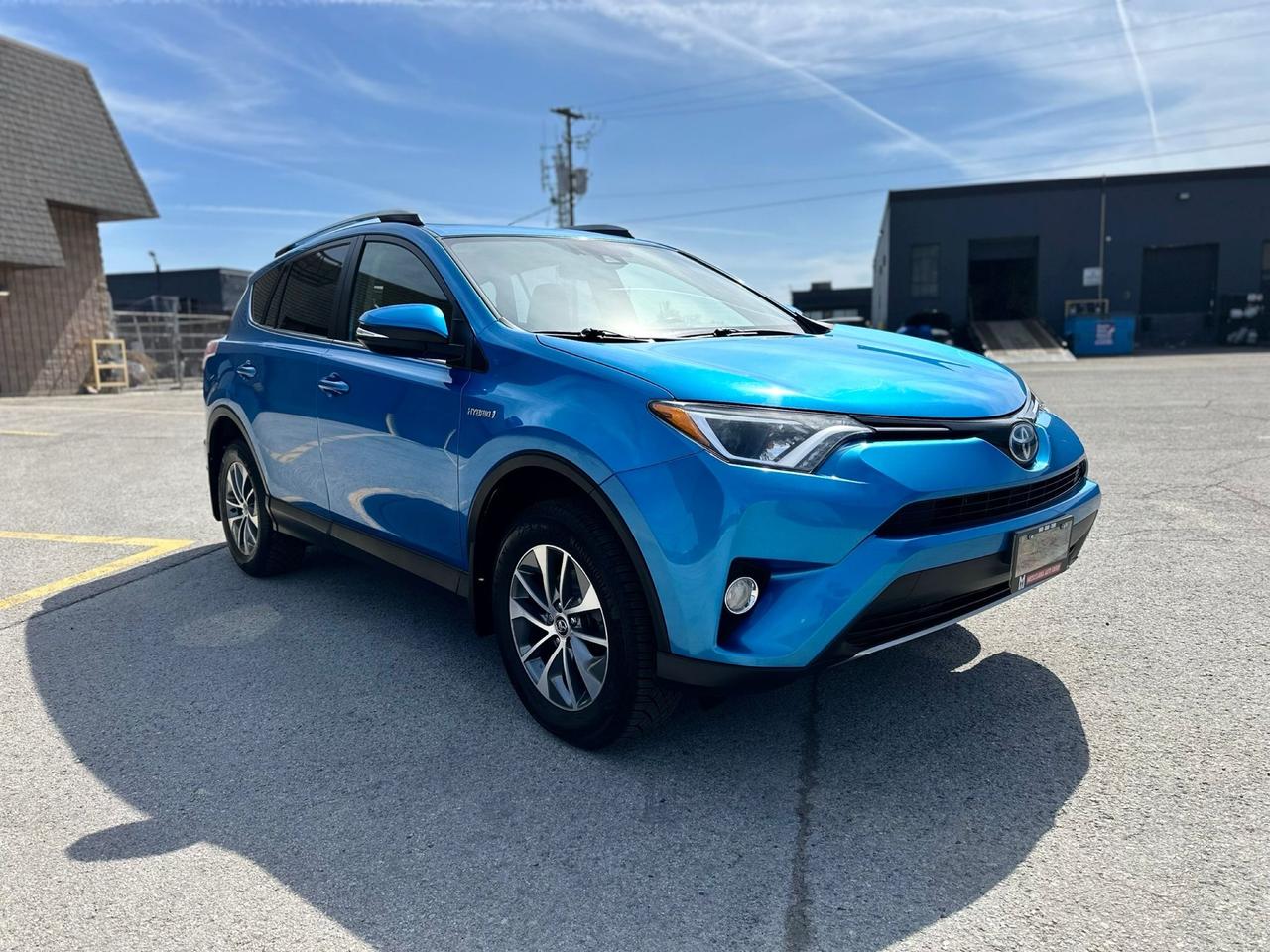 2017 Toyota RAV4  AWD Hybrid XLE Photo2