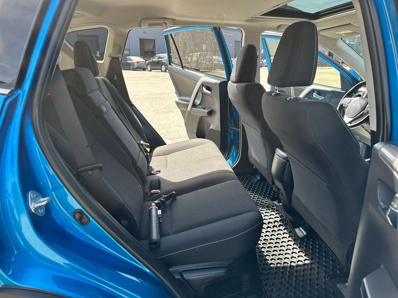 2017 Toyota RAV4  AWD Hybrid XLE Photo