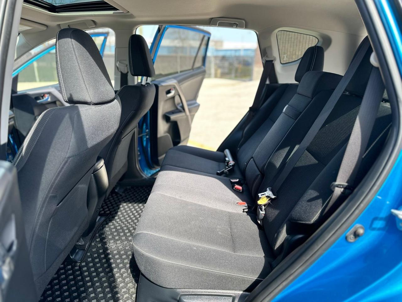 2017 Toyota RAV4  AWD Hybrid XLE Photo