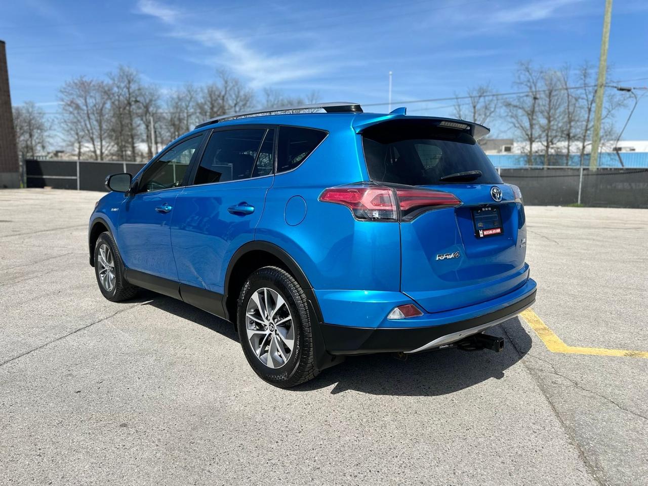 2017 Toyota RAV4  AWD Hybrid XLE Photo