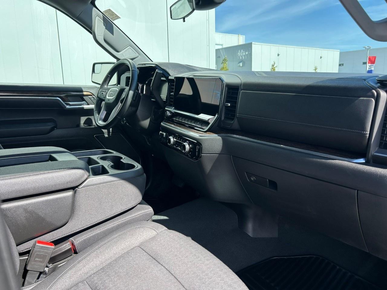 2023 GMC Sierra 1500 Crew Cab Standard Box 4-Wheel Drive SLE Photo