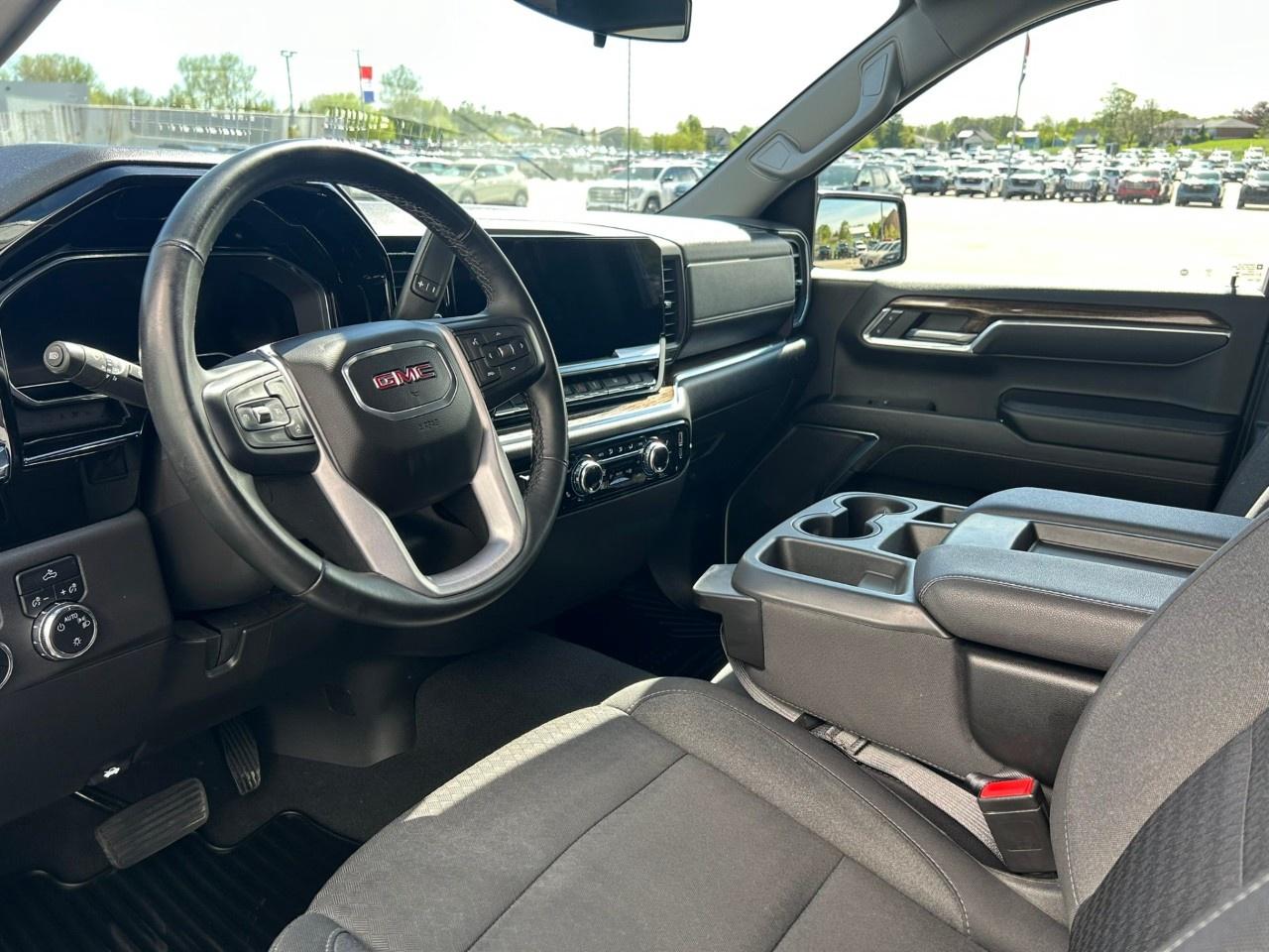 2023 GMC Sierra 1500 Crew Cab Standard Box 4-Wheel Drive SLE Photo