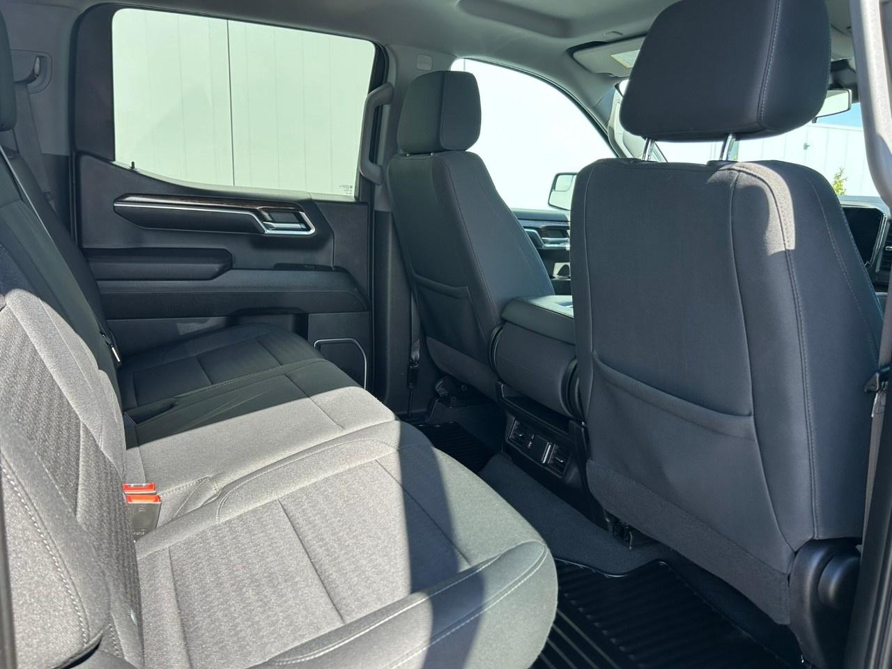 2023 GMC Sierra 1500 Crew Cab Standard Box 4-Wheel Drive SLE Photo