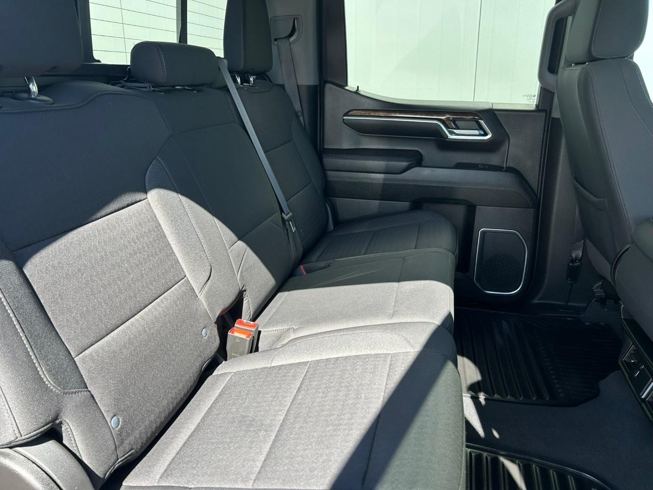 2023 GMC Sierra 1500 Crew Cab Standard Box 4-Wheel Drive SLE Photo