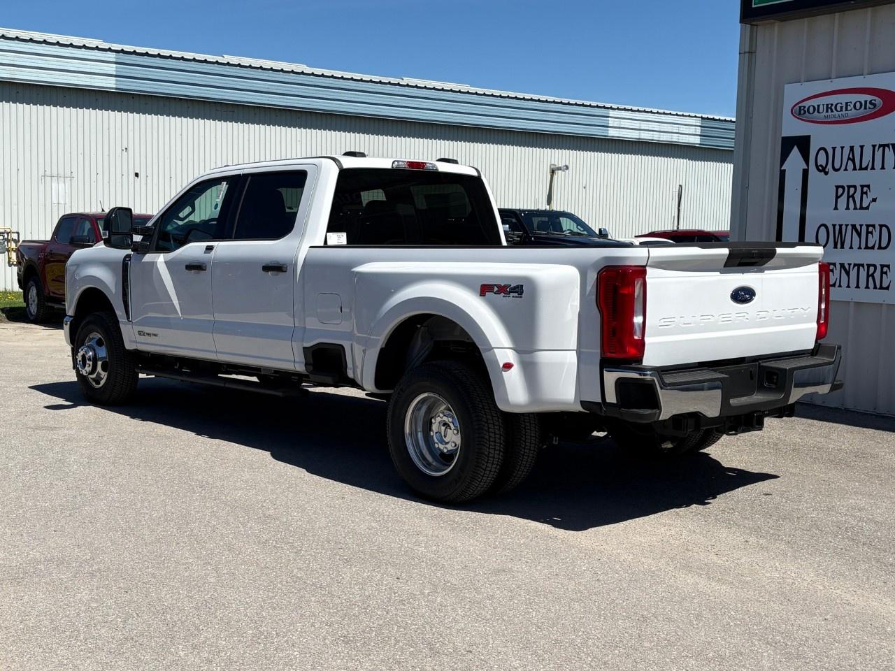 2026 Ford F-350 Super Duty DRW XLT 4WD CREW CAB 8' BOX Photo