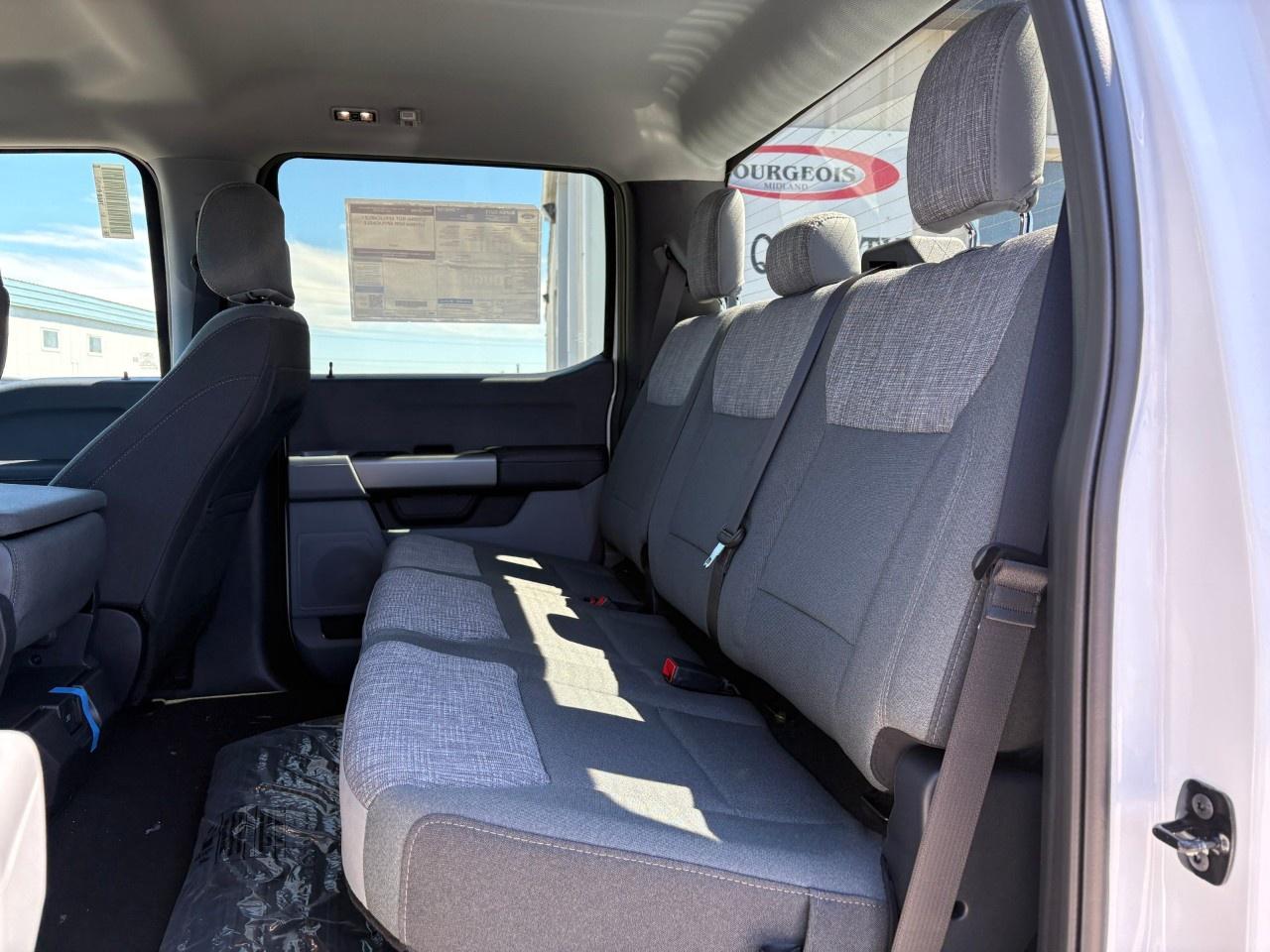 2026 Ford F-350 Super Duty DRW XLT 4WD CREW CAB 8' BOX Photo
