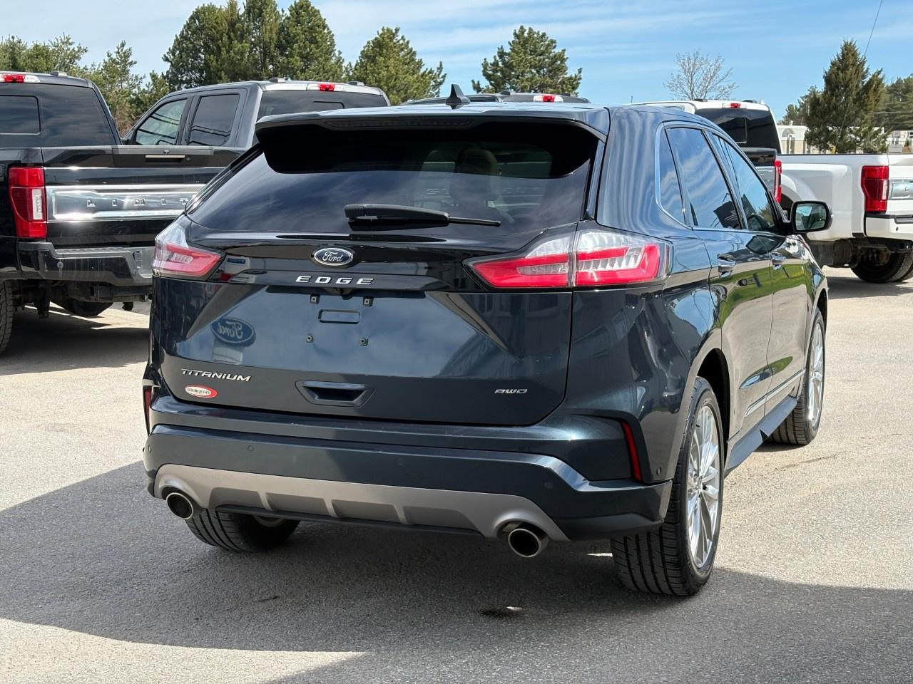 2022 Ford Edge Titanium AWD Photo