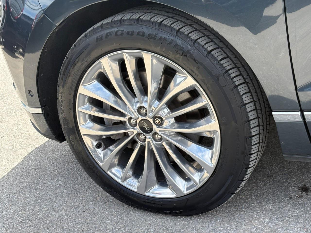 2022 Ford Edge Titanium AWD Photo