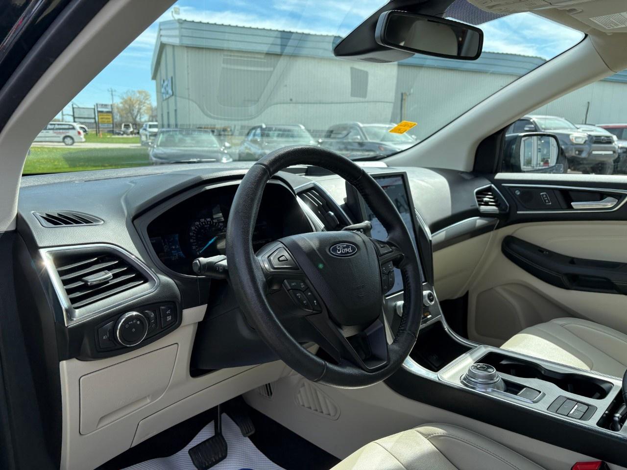 2022 Ford Edge Titanium AWD Photo