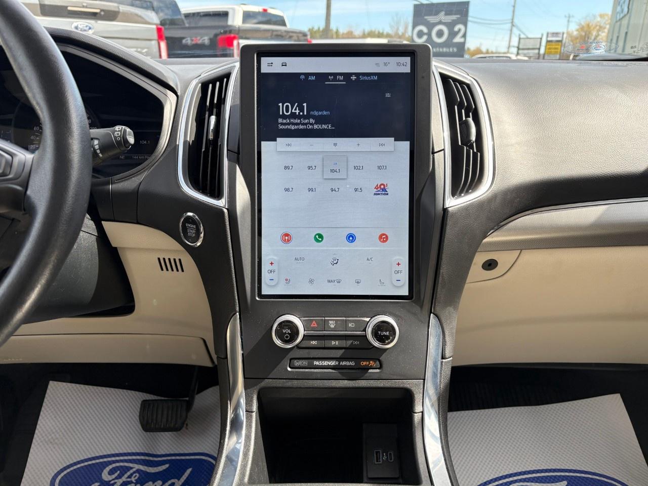 2022 Ford Edge Titanium AWD Photo