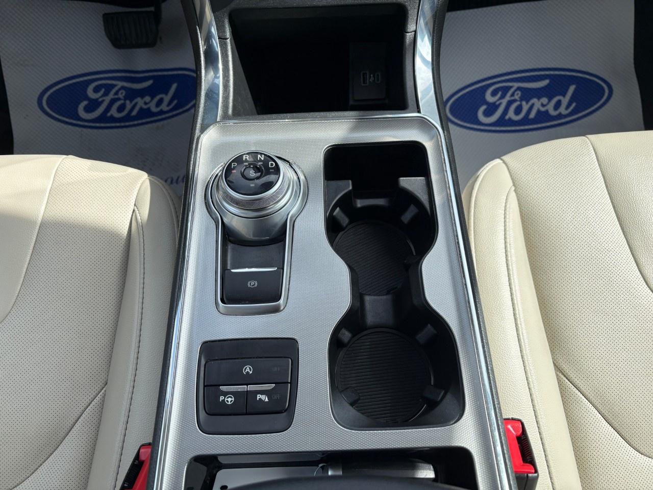 2022 Ford Edge Titanium AWD Photo