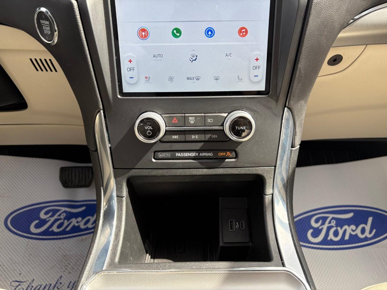 2022 Ford Edge Titanium AWD Photo