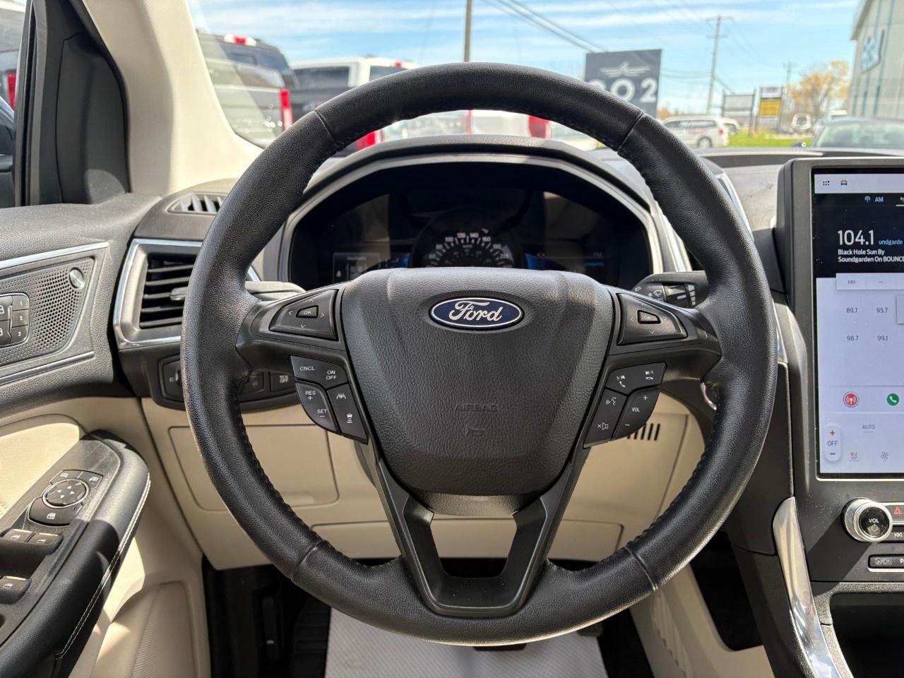 2022 Ford Edge Titanium AWD Photo