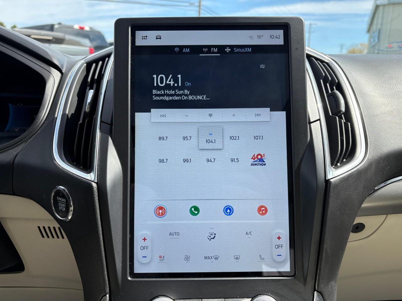 2022 Ford Edge Titanium AWD Photo
