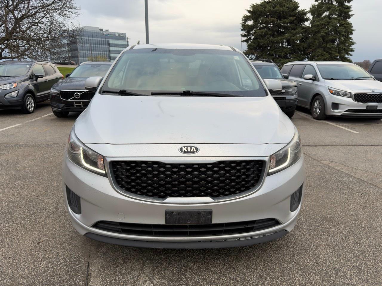 2016 Kia Sedona LX STERLING METALLIC | GRAY YES ESSENTIALS ANTI-STAIN PREMIUM CLOTH Photo