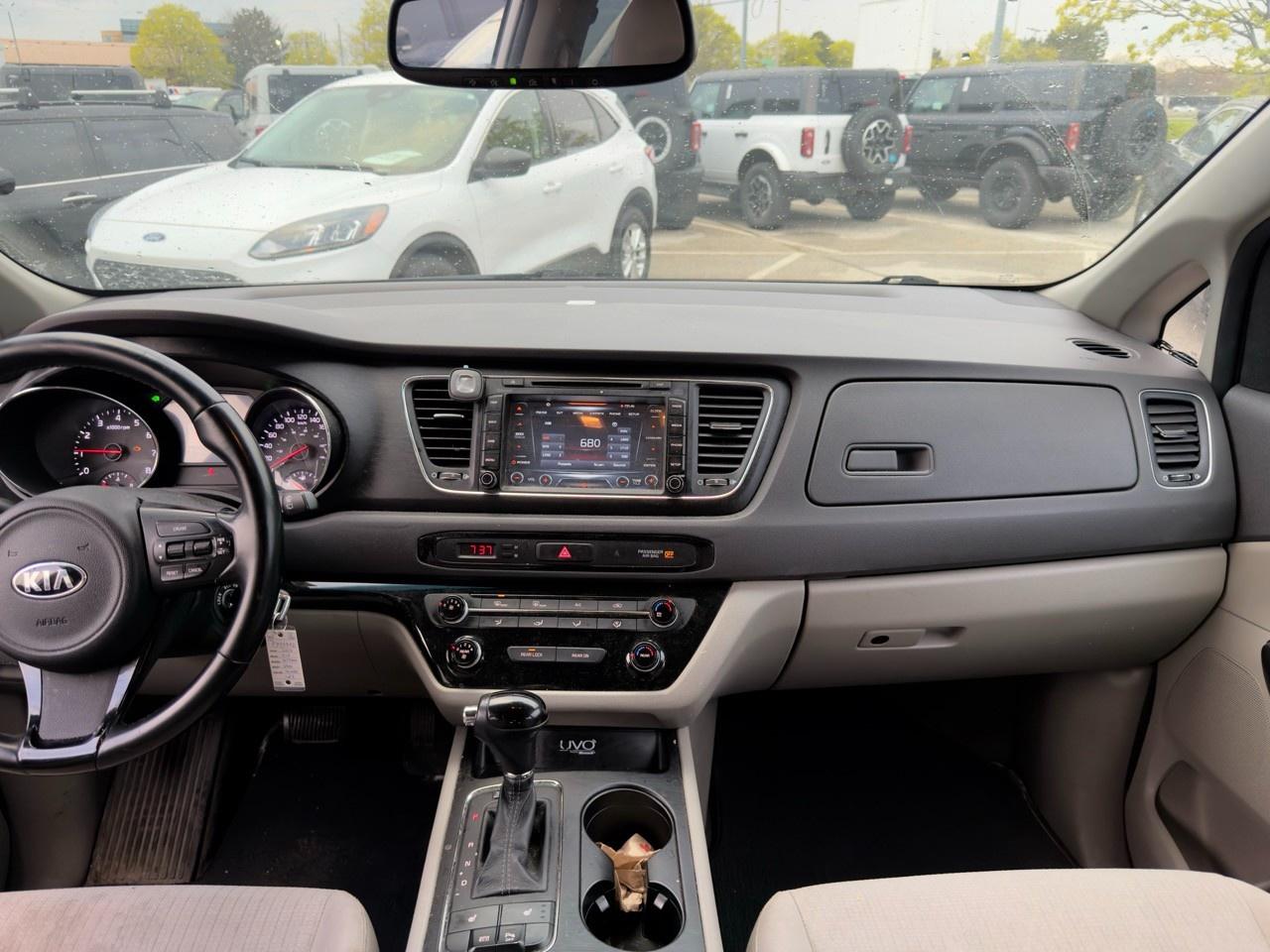2016 Kia Sedona LX STERLING METALLIC | GRAY YES ESSENTIALS ANTI-STAIN PREMIUM CLOTH Photo