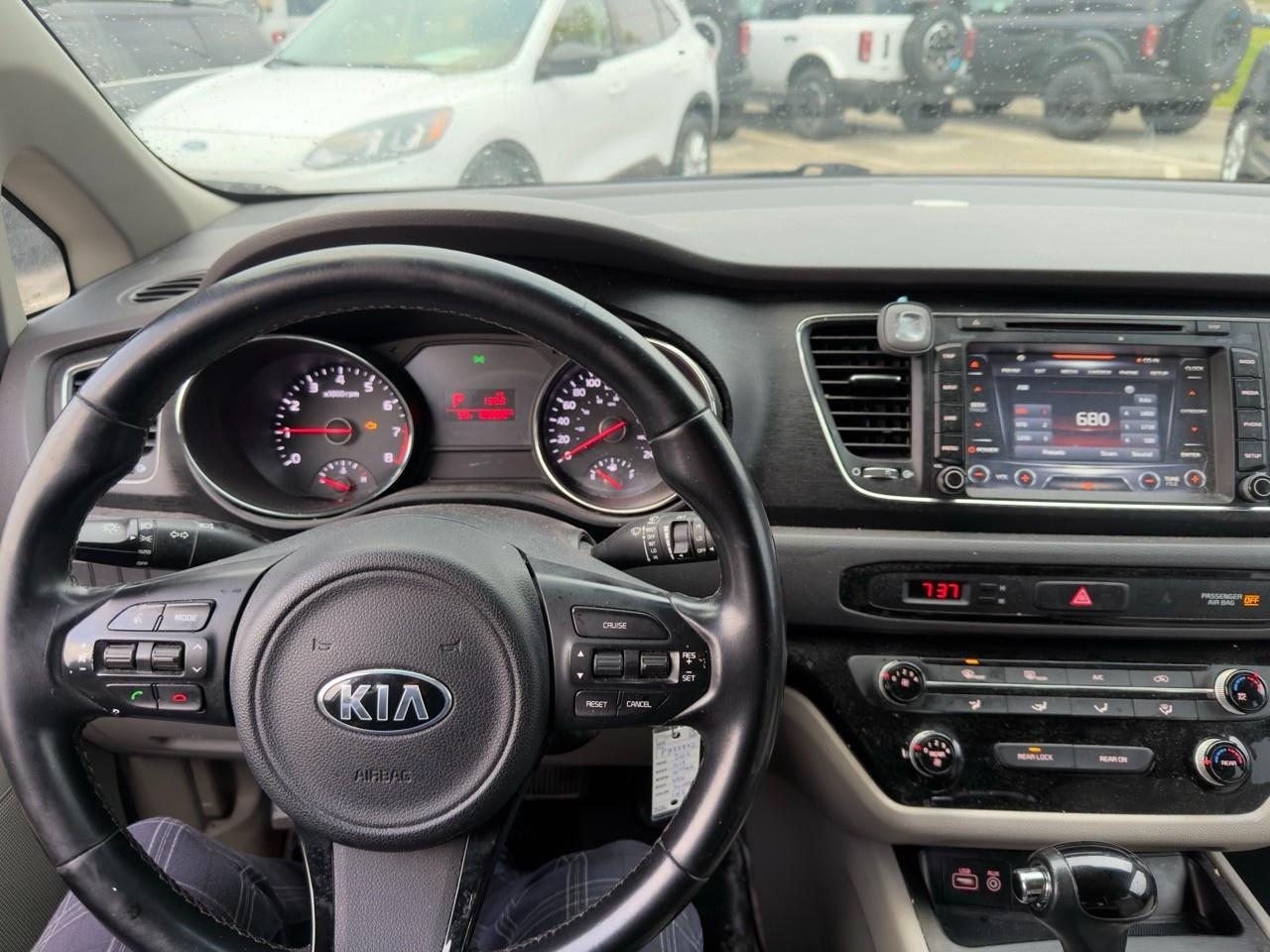 2016 Kia Sedona LX STERLING METALLIC | GRAY YES ESSENTIALS ANTI-STAIN PREMIUM CLOTH Photo