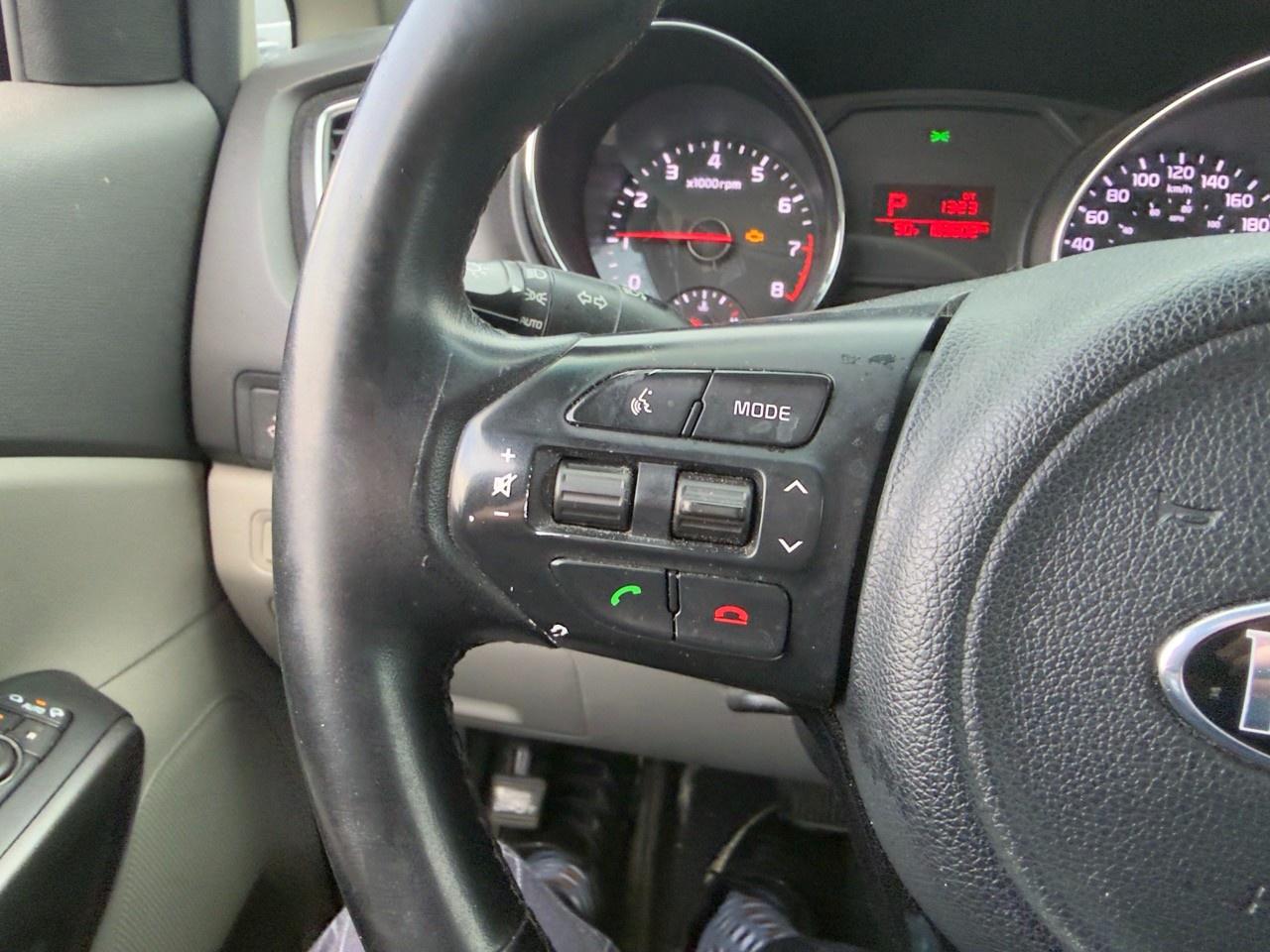 2016 Kia Sedona LX STERLING METALLIC | GRAY YES ESSENTIALS ANTI-STAIN PREMIUM CLOTH Photo