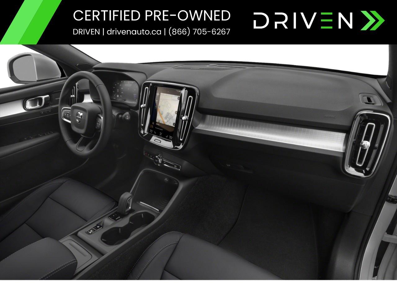 2021 Volvo XC40 T5 AWD Momentum Photo