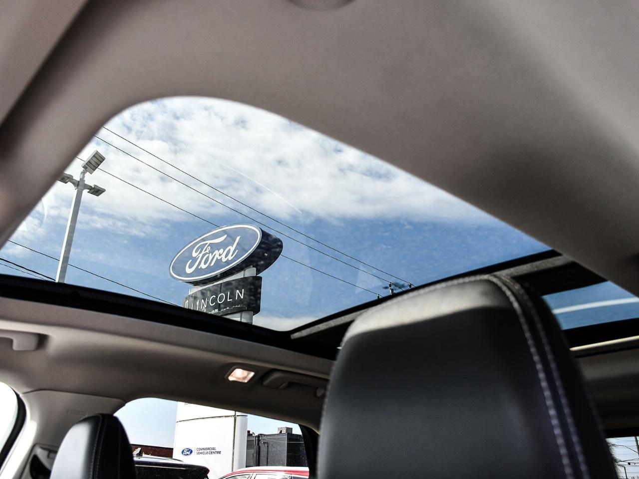 2022 Ford Escape Titanium AWD Photo