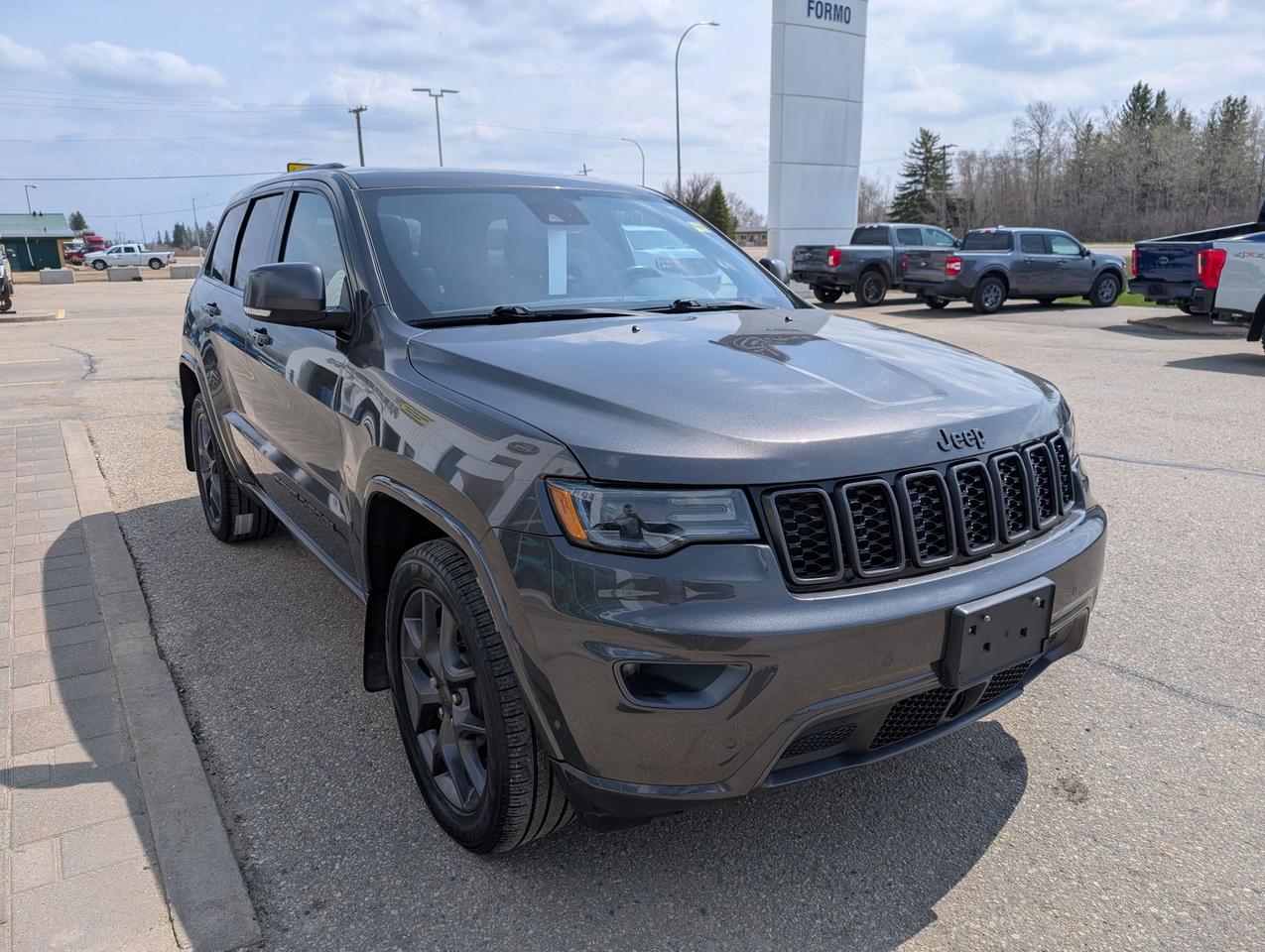 2021 Jeep Grand Cherokee 80th Anniversary Edition Photo3