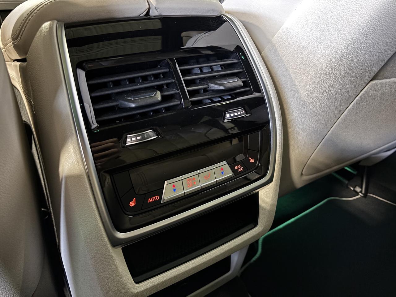 2020 BMW X6 M50i|xDrive|TWINTURBOV8|MATTEWRAP|WHITELEATHER|HUD Photo